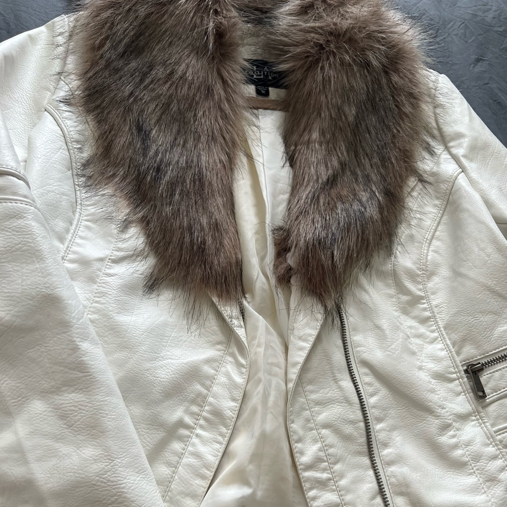 White moto jacket with fur